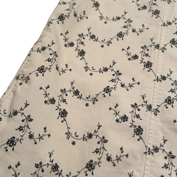 Current/elliot Short sleeved Floral Denim Mini Dress with frayed hem. - Picture 13 of 15